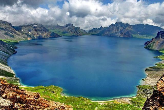 长白山天池海拔2189米,天池中的"水和鱼",究竟是怎么来的