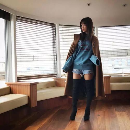 超级会穿衣服的装扮 藤田妮可在女高中生的心目中拥有着超高的人气