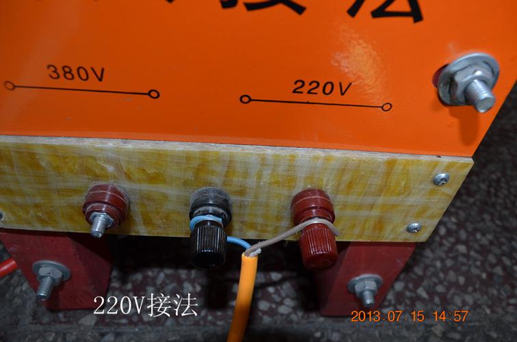 这种电焊机接线,220v要不要分火线零线的位置.