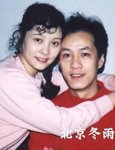 冯远征为妻庆60岁生日早年婚纱照曝光