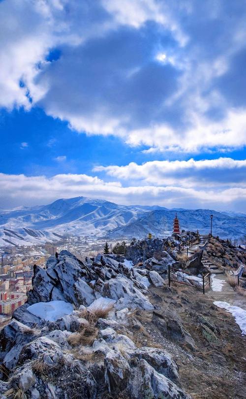 阿勒泰市驼峰山顶.