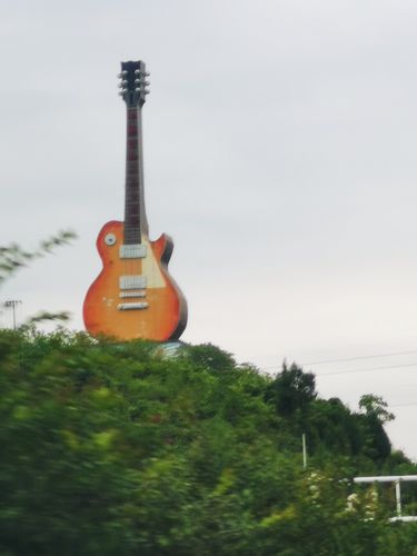 其实这是位于贵州省遵义市正安县的"中国吉他之乡".