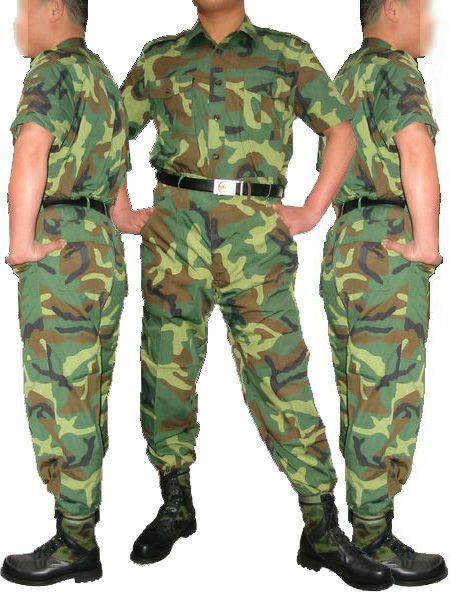 > 企业新闻     迷彩服是作训服的一种基本类型,由绿,黄,茶,黑等颜色