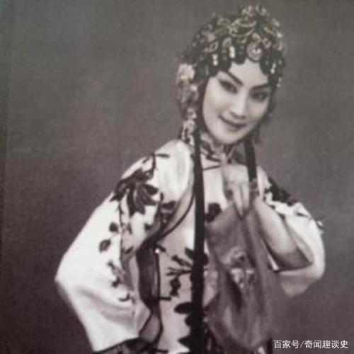 粉墨人生妆尽泪——言清卿