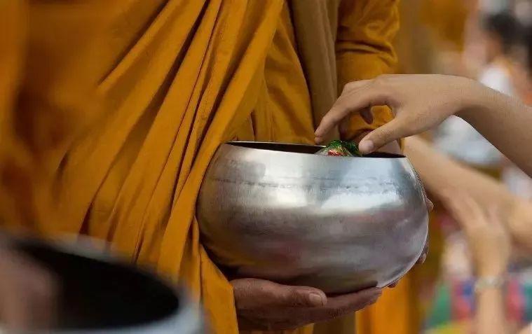 首页      在佛教中,僧宝是一切世间供养,布施,修福的无上福田.