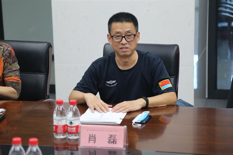 校区管委会副主任肖磊介绍校区