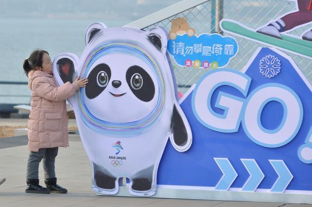 旱地推冰壶冰球大战快来唐岛湾体验冬奥项目