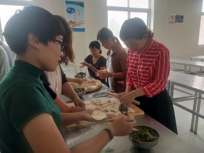 路桥中学"小小饺子～暖暖情谊"教师节包饺子活动