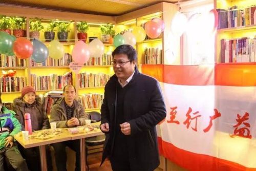 活动一开始,书香驿站的创始人梁军会长讲话.