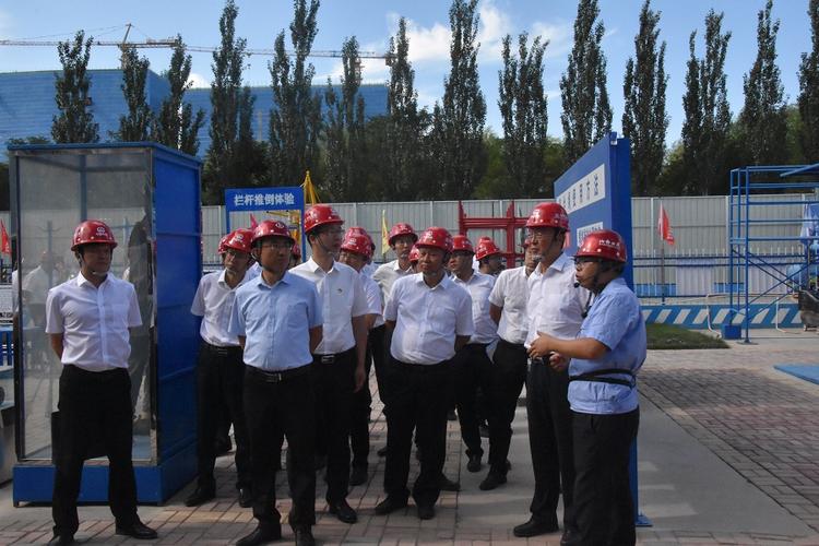 中铁三局集团建安公司党委书记,执行董事赵少华,总经理岳志军,副总