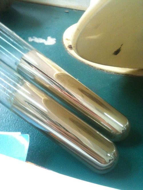 银镜反应 含有醛基的物质和银氨溶液可在碱性条件下&nbsp;温水浴反应