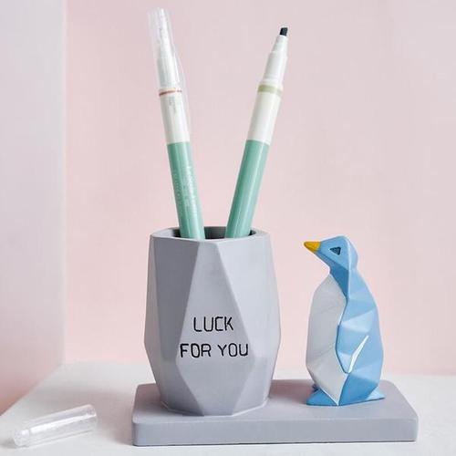 北欧风创意企鹅笔筒小摆件书桌个性收纳桶摆设电脑桌面实用装饰品