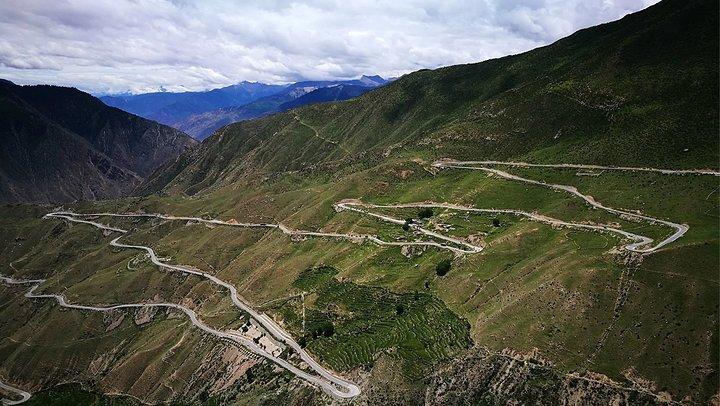 这就是72拐,不得不佩服当年修路的18军,这头脑,不是盖的.