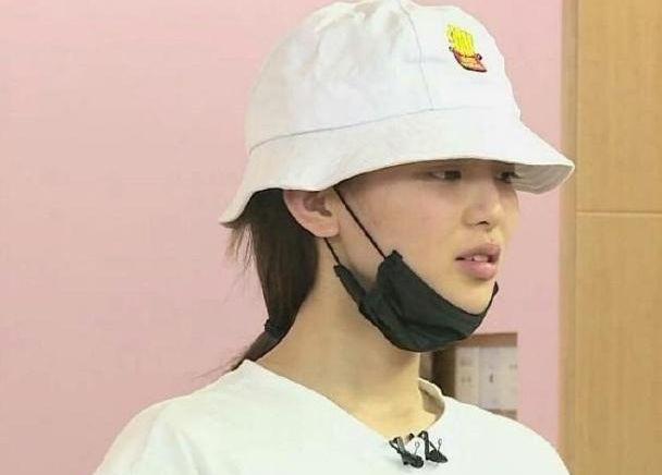 杨超越素颜是什么水平?网友表示这是被粉丝吹上天的神颜吗?