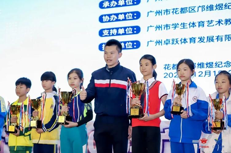 学生跳绳比赛在广州市花都区邝维煜纪念中学拉开帷幕,来自全市各小学