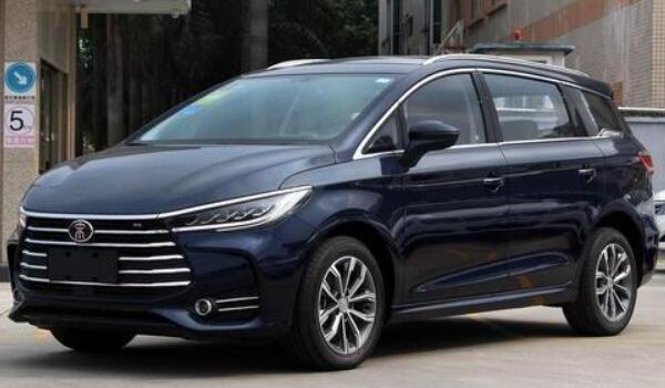 比亚迪宋max7座多重整备质量1665kg整车的最大允许质量为2300kg