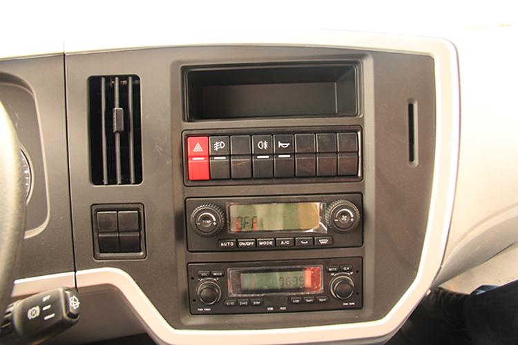 一汽解放青岛龙v 中控台