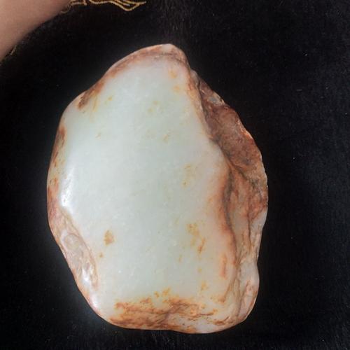 喜欢天然河磨玉原石的还喜欢