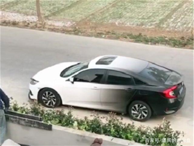 街头偶遇本田思域,"渐变色"贴膜引人注意,平民跑车