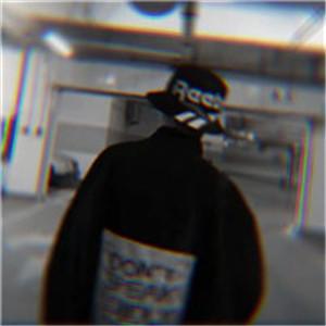 qq头像男生背影黑白看着比较简单比较舒服的男