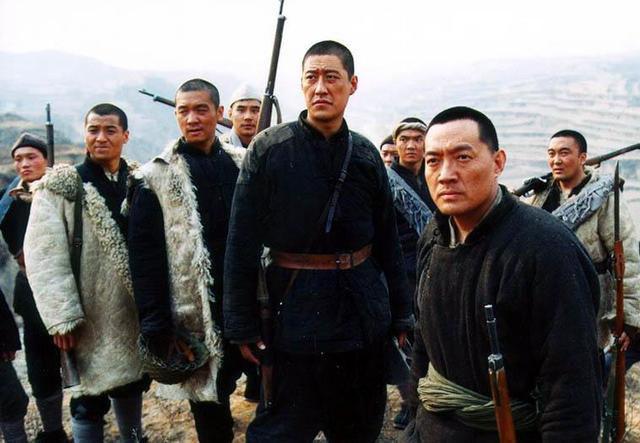 抗战时期每到春节,八路军武工队都会杀汉奸,给老百姓