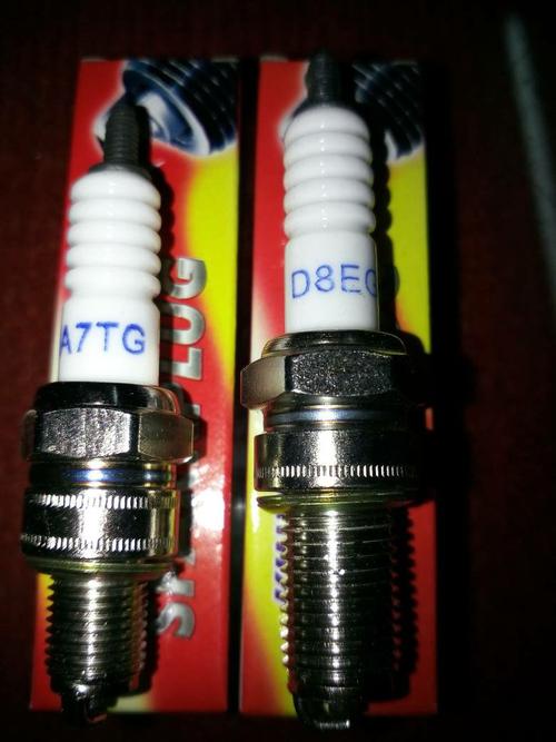 在火花塞b8tc和a7tc中,豪雅150摩托车的火花塞应选哪种型号呢?