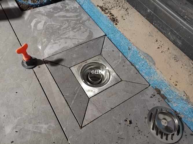 泥工师傅贴的回字形地漏,技术杠杠的!_家装_装修_家居