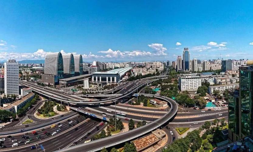 2002年北京马拉松赛时,比赛路线有了较大变动.