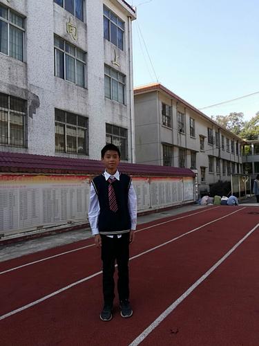 校服之美一一一杨世吉