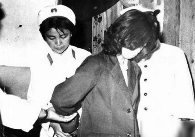 26岁"女流氓"胡贤华被判死刑庭审视频流出,网友:生不逢时