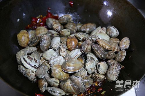 辣炒花蛤的做法