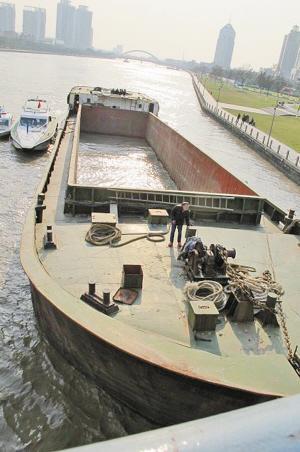 琴桥昨被一艘大铁船刮擦宁波晚报