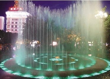 弥渡花灯广场的音乐喷泉太美啦!