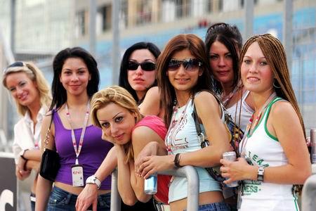 图文:巴林站美女 传统与现代的完美结合 (29)