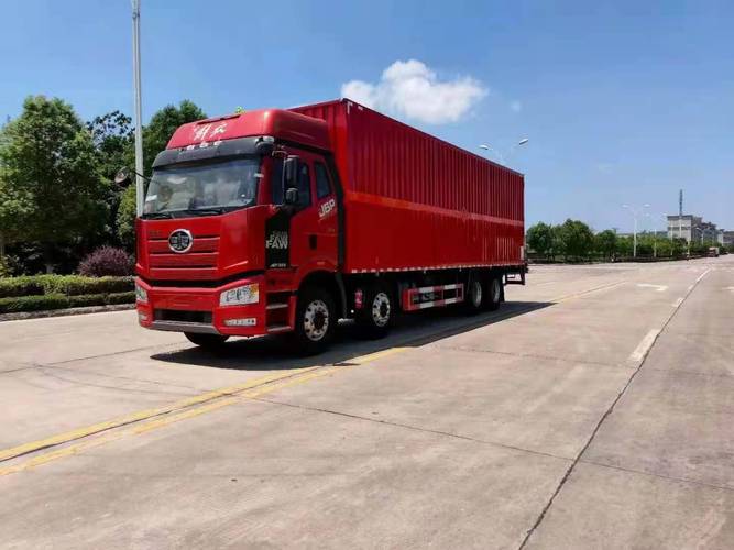 解放国六9米5易燃液体厢式运输车