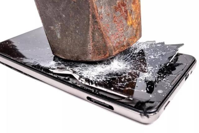 云南砸手机事件:教师权威对现代法律,不要让教师成为