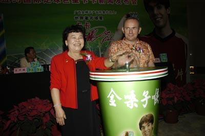 巴西足球巨星卡卡将代言广西金嗓子