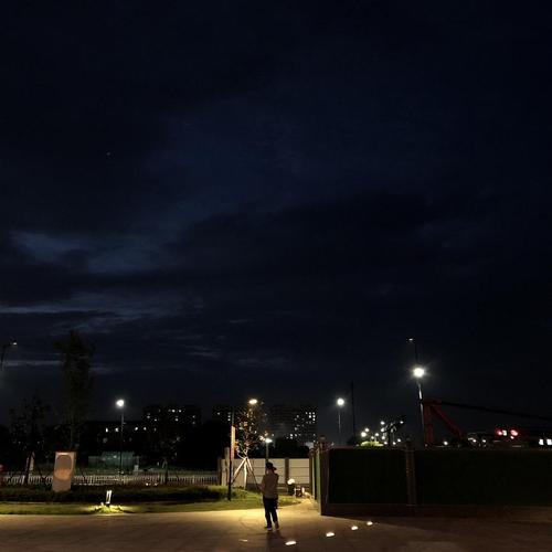 你所在城市的夜空