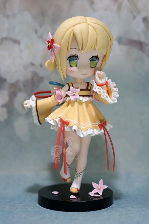 春卷 自制手办 超轻粘土 之前狠狠的沉迷了一个手游,喜欢里面的这个小