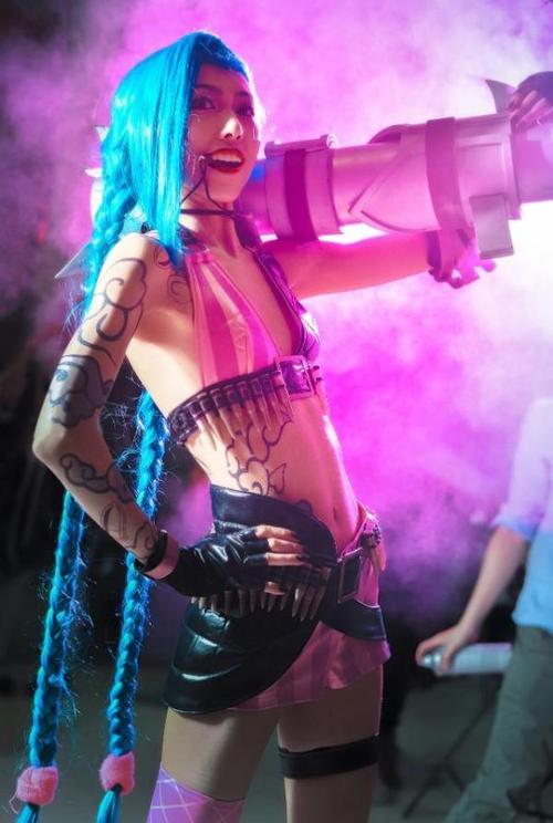 大小姐要起飞啦:高精真人金克丝!这个coser很给力吧