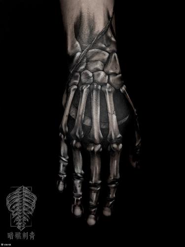 骷髅手背_纹身图案手稿图片_困树的纹身作品集