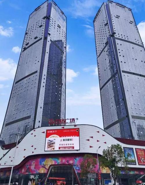 舒城万达广场"自强"智能消防水炮现已投入使用