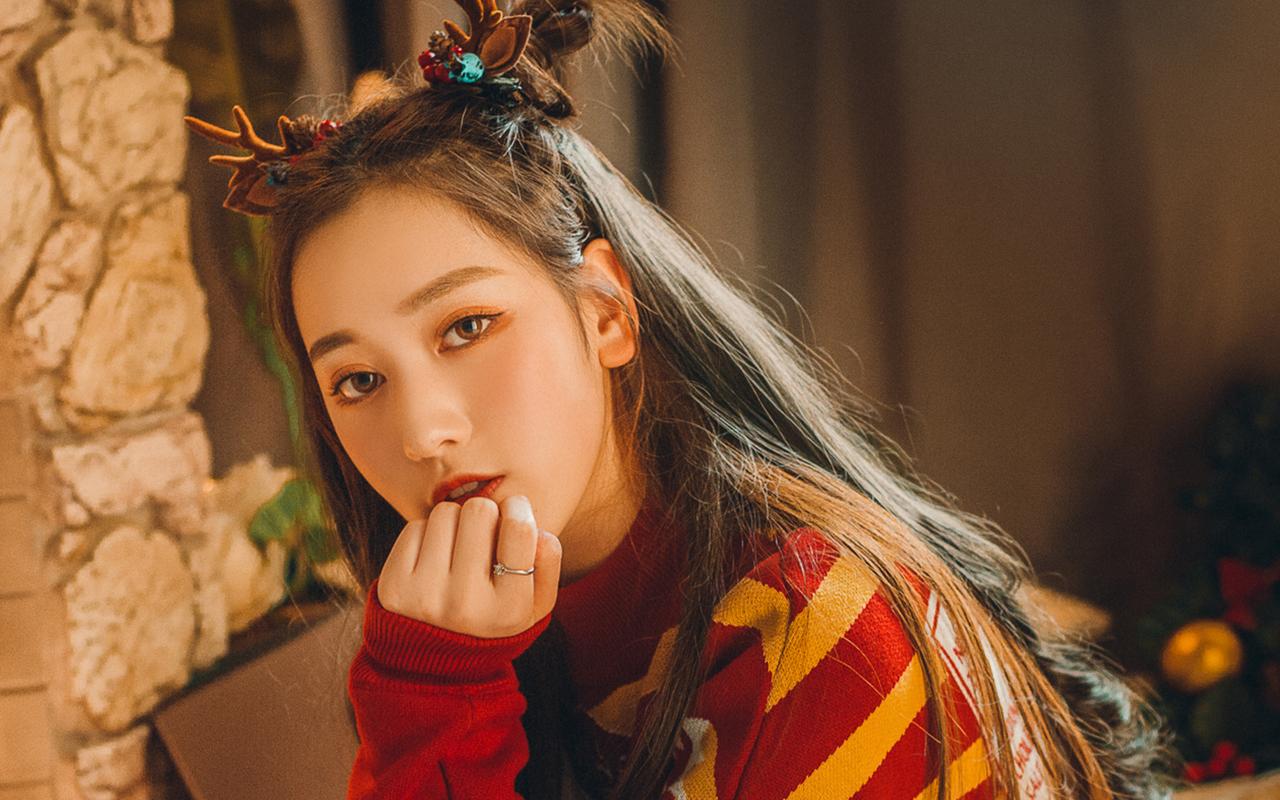 圣诞女孩红色毛衣唯美桌面壁纸图片,美女壁纸,美女,圣诞节,唯美,性感