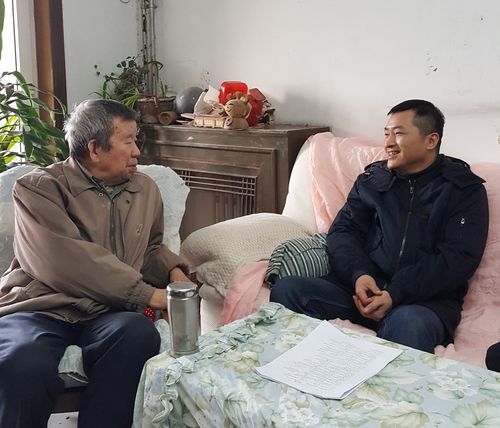 董立均副校长慰问老同志