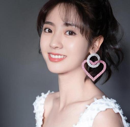 邢菲是哪家经纪公司的艺人 邢菲是怎么成为一名演员的