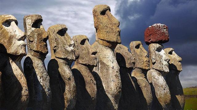 复活节岛上的巨型石像到底是人类的杰作还是外星人的遗址