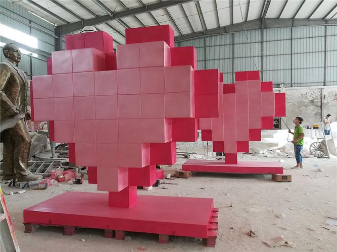 广场落地摆件大型玻璃钢爱心造型雕塑