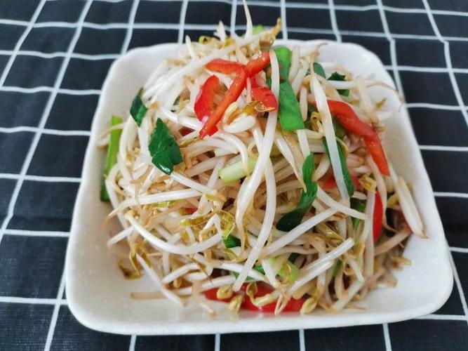 炒豆芽时,到底要不要焯水?很多人做错,难怪豆芽不入味