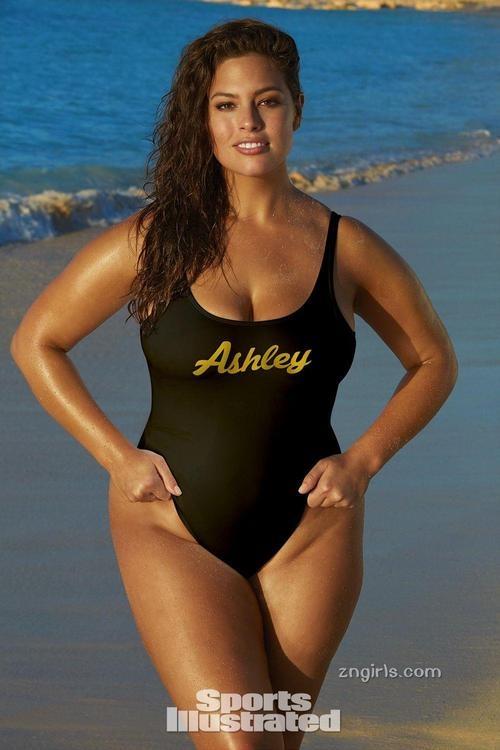 ashley graham奶罩