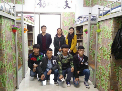 许多同学表示真正的领悟到"寝室是我家,完美靠大家"的内涵,宿舍成员与
